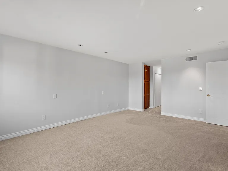 330 W California Blvd — Photo 9
