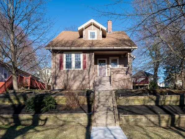 55 Standish St, Worcester, MA 01604