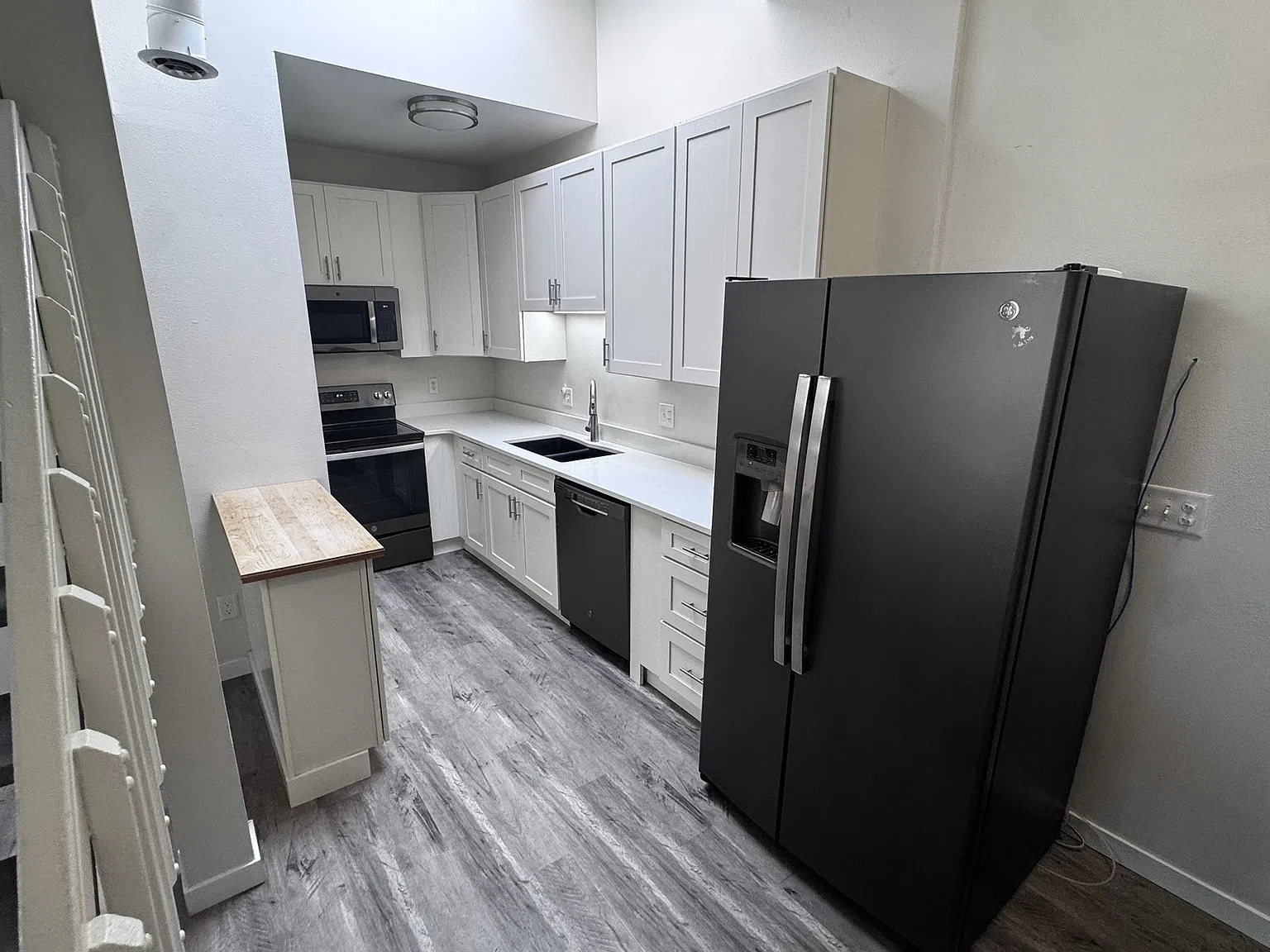 4 bed, 1275 sqft, $2,907 — Photo 3