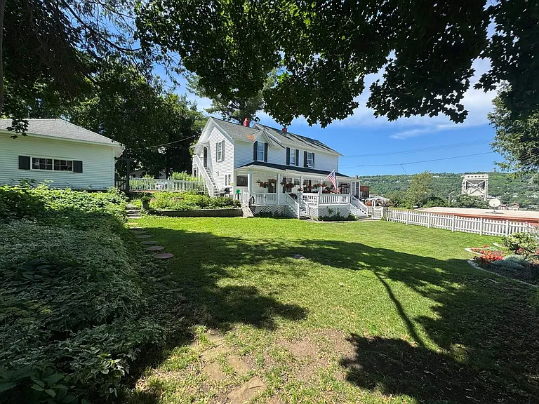 105 W Houghton Ave — Photo 1
