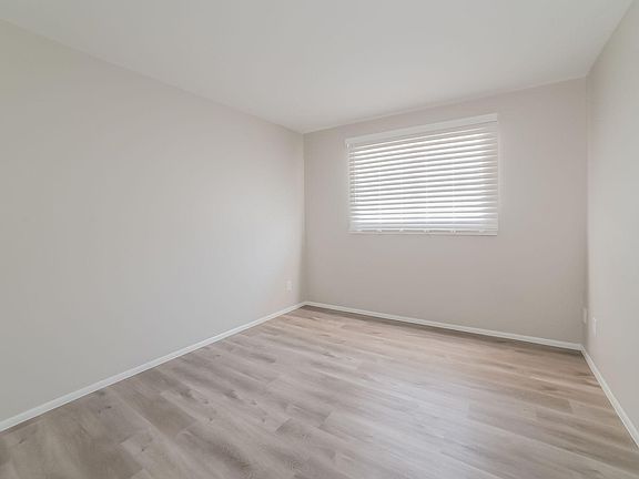 5th image of 1215 E Broadmor Dr