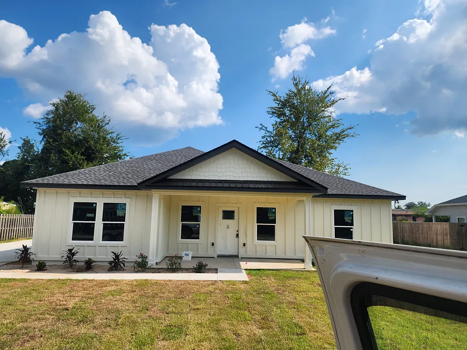 5136 Hagin Dr