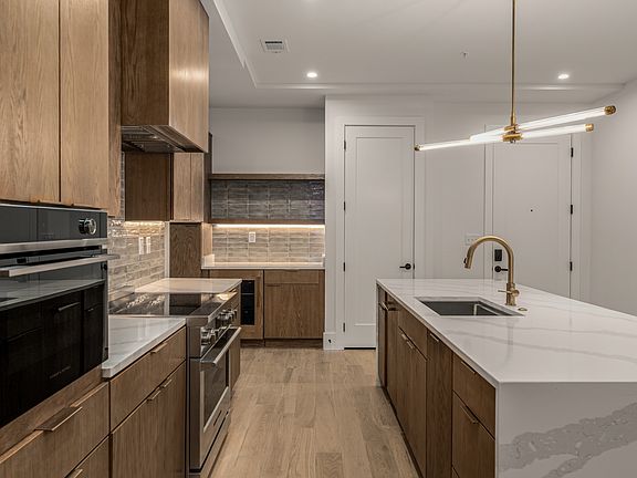 4th image of 321 31st Ave N #B7-2