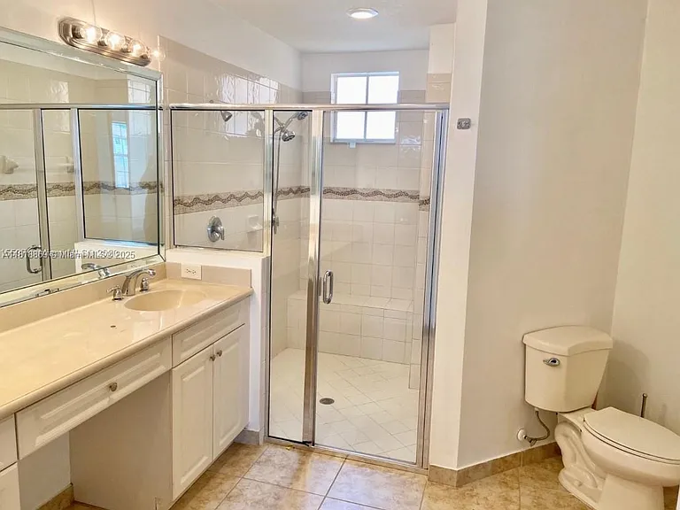 8231 NW 127th Ln — Photo 11