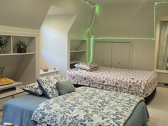 Side view of bedroom