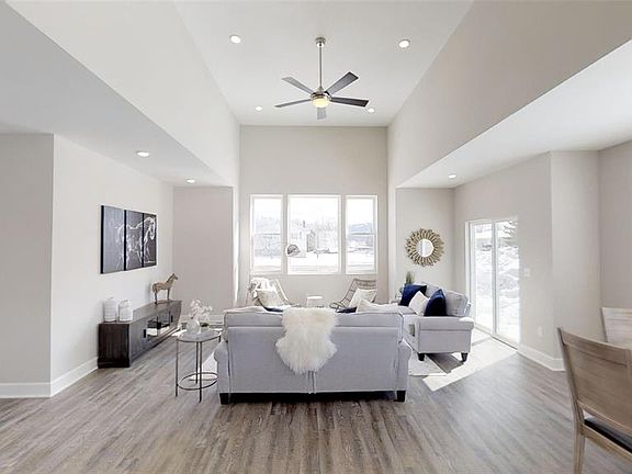 2nd image of 1111 W Reservoir St
