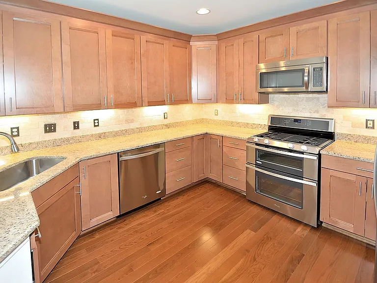 9425 Van Arsdale Dr — Photo 9