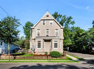 809 Park Ave, River Edge, NJ 07661