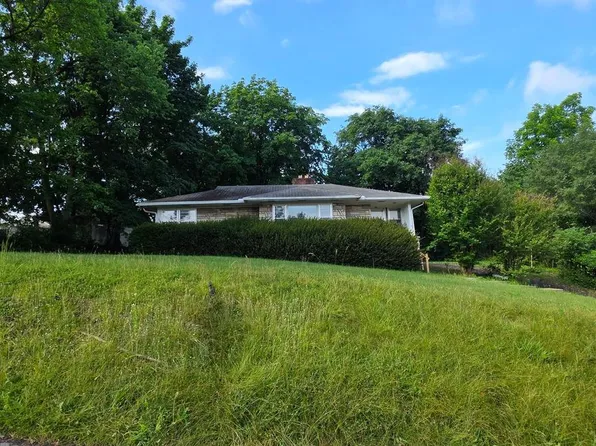 104 E South St, Woodstock, VA 22664