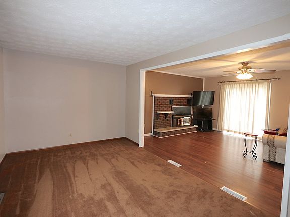 4th image of 216 Orchard Dr