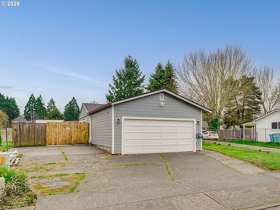 2nd image of 4917 NE 55th St