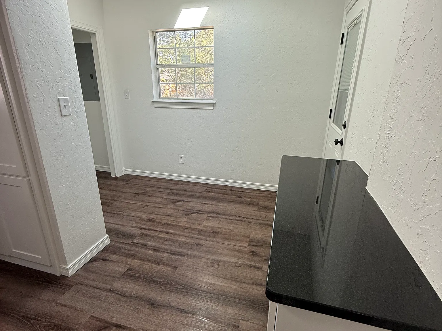 3 bed, 1200 sqft, $1,200 — Photo 3