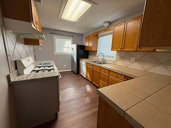 4th image of 3718 Penwood Way