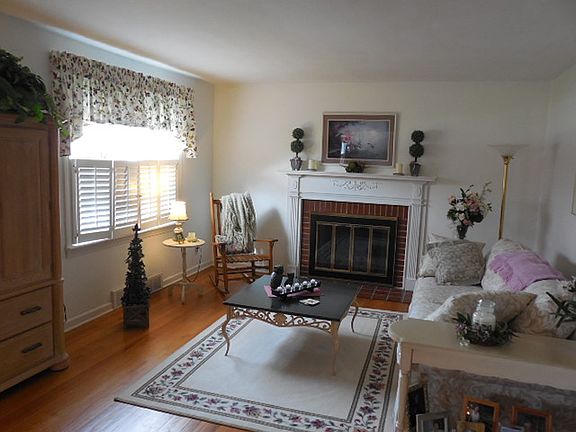 2nd image of 120 Forest Park Dr