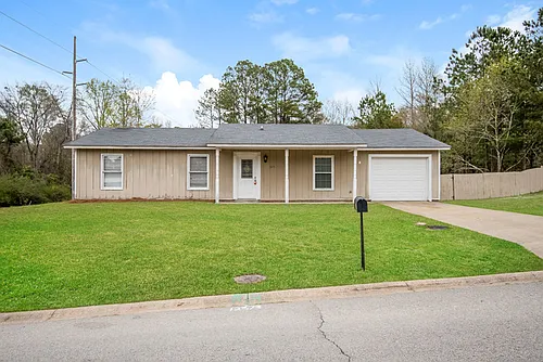 225 Rockingham Rd Photo 1