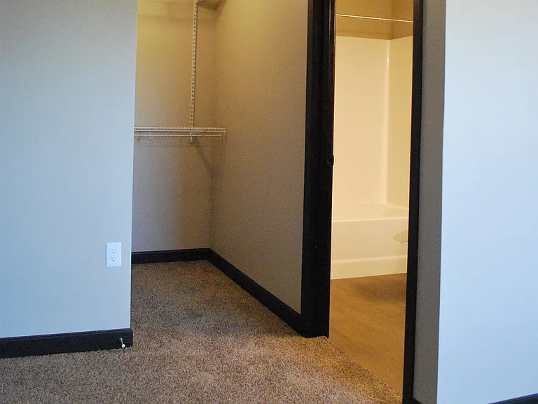 Grand Terrace Apartments — Photo 28