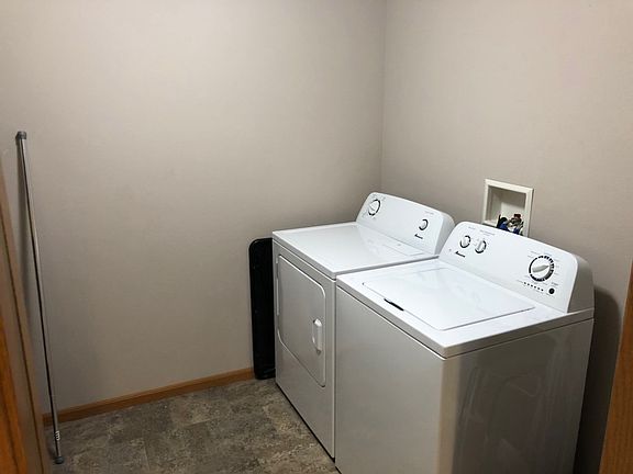 2nd image of 1101 Meadow View Ct Unit 4