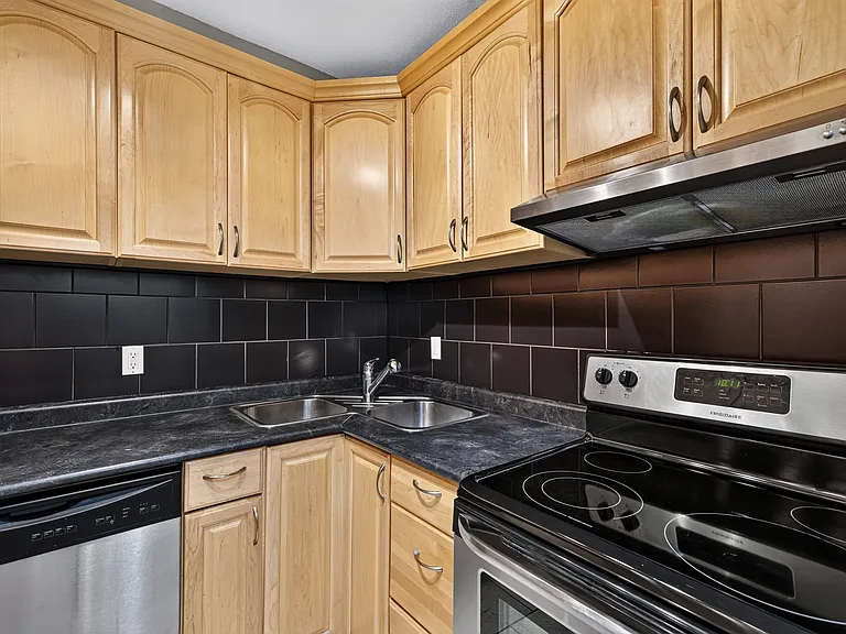 10138 116th St NW #G5 — Photo 5
