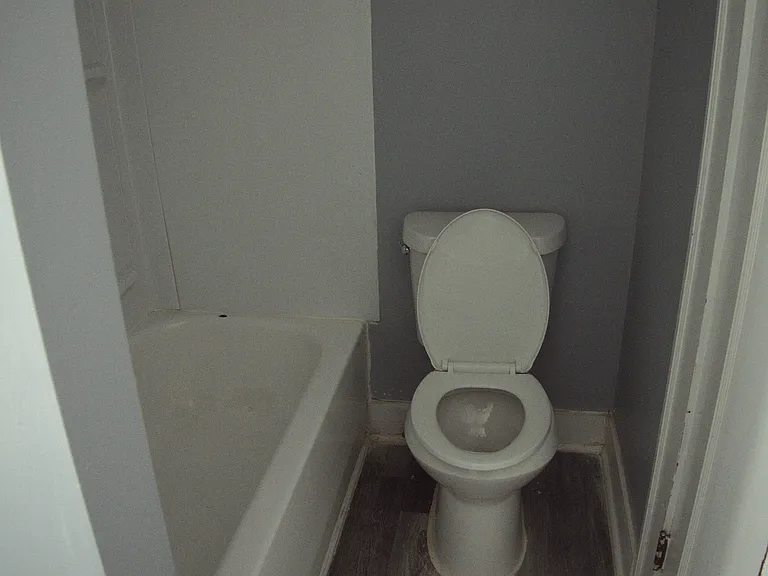 Unit 5 Bathroom