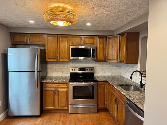5th image of 15405 Norwalk Ct