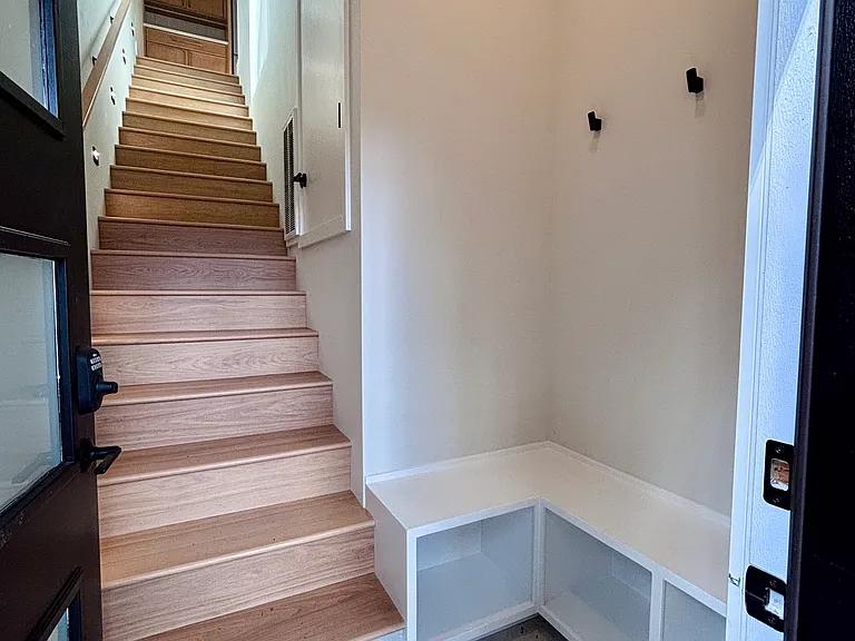 2159 Ash St — Photo 2