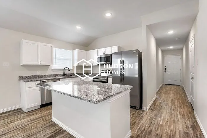 4 bed, 2.0 bath, 1571 sqft, $1,625 — Photo 3