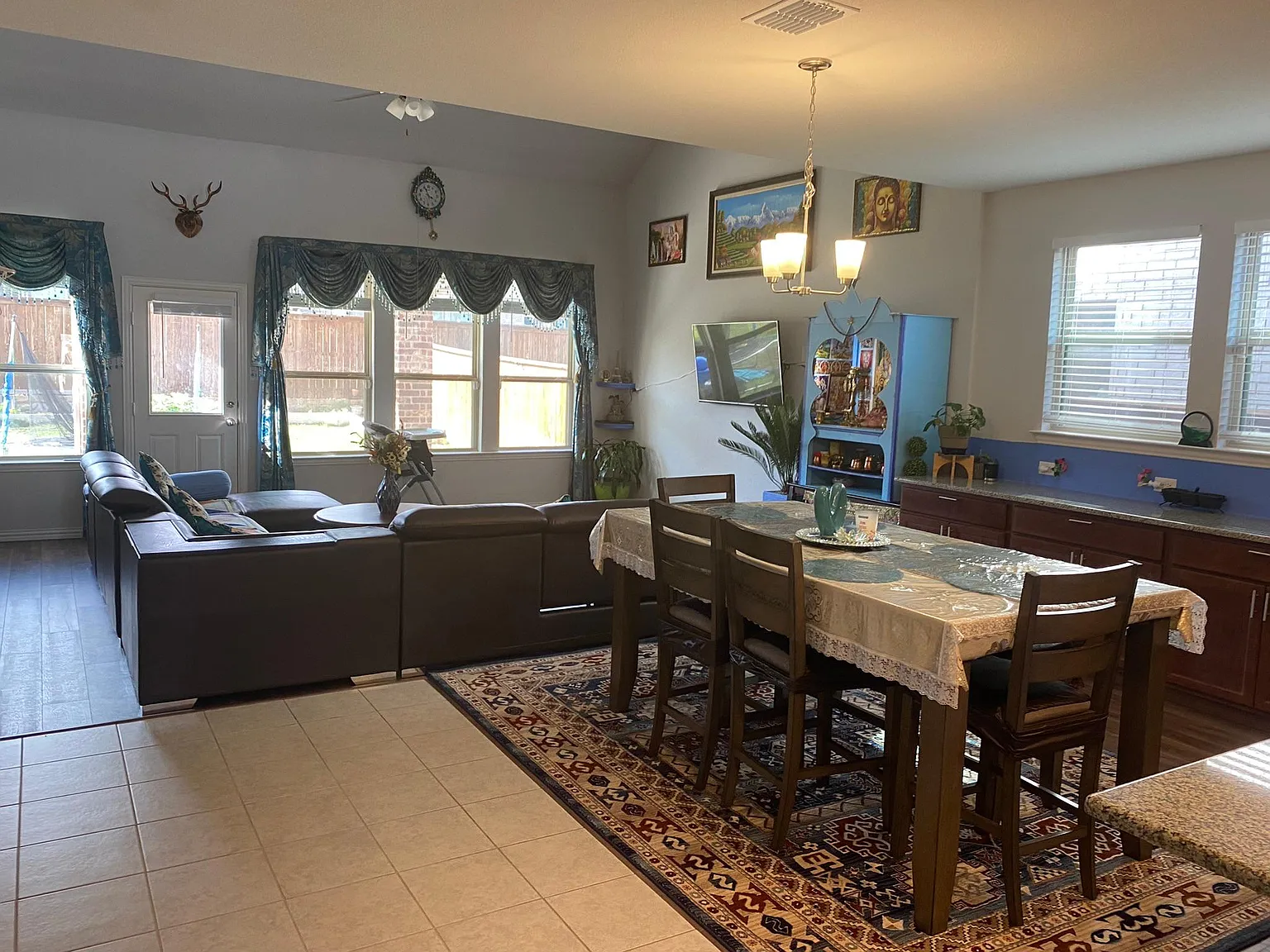 4 bed, 3.5 bath, 2768 sqft, $2,900 — Photo 4