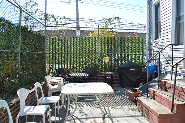 Rented by Realty Collective | media 16