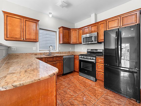 5th image of 392 Liberty Ave #1