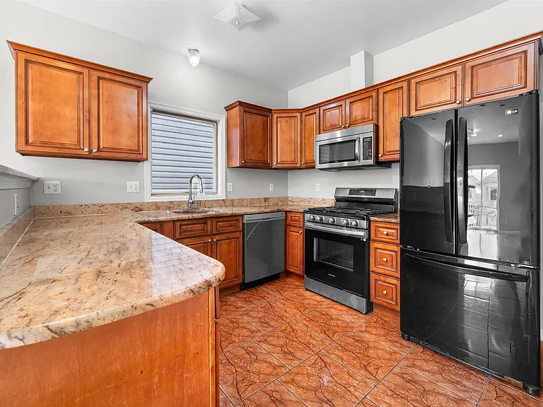 392 Liberty Ave #1 — Photo 5