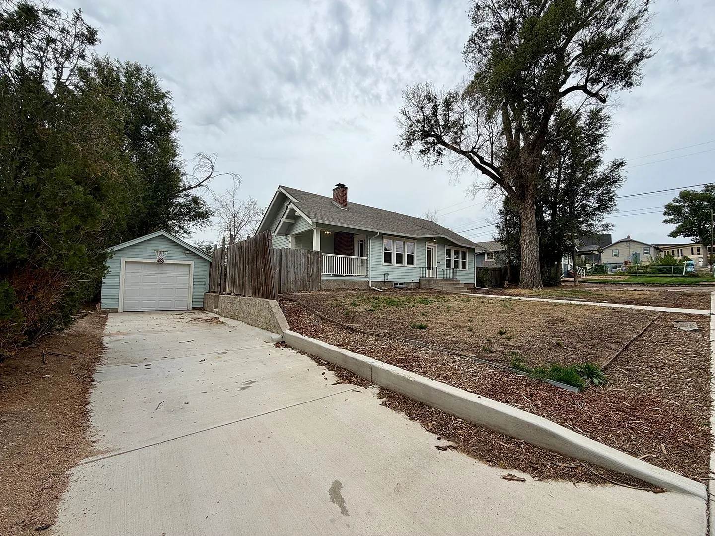 3 bed, 1.0 bath, 1096 sqft, $2,050 — Photo 4