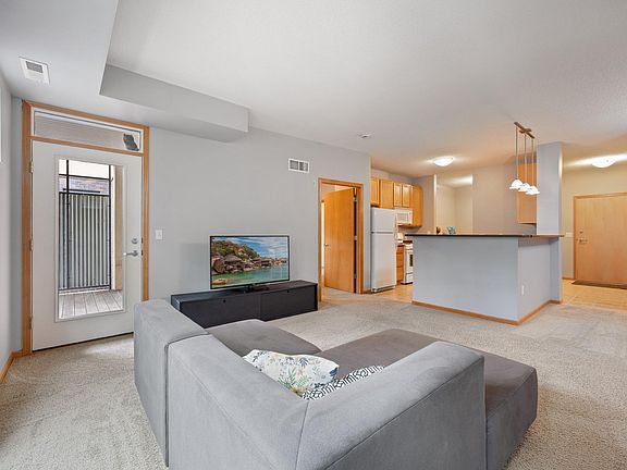 2nd image of 2565 Franklin Ave APT 313