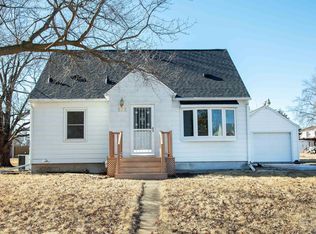 122 Marie Ave, Elk Run Heights, IA 50707