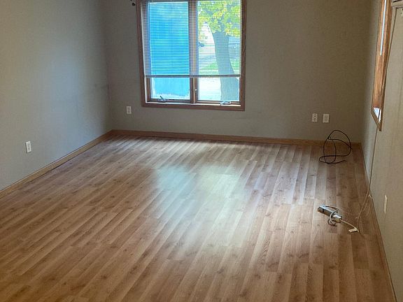 4th image of 181 1/2 E 2nd St