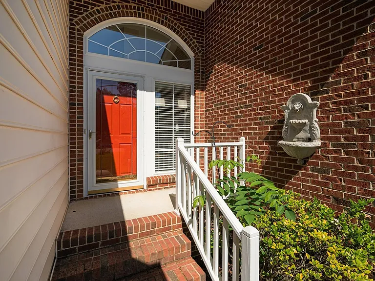 2400 Buckwater Ct — Photo 2