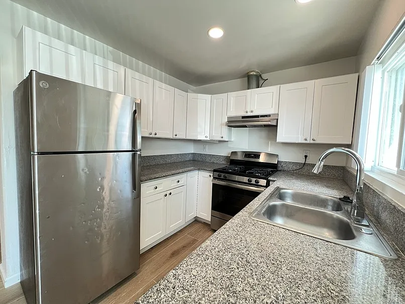 2 bed, 850 sqft, $2,495 — Photo 1