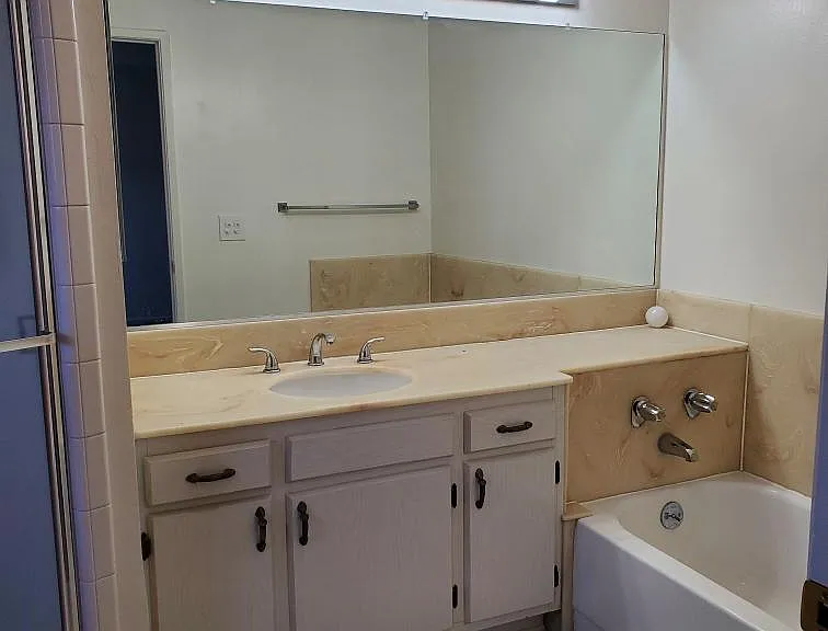 6450 Mammoth Ave #101 — Photo 2