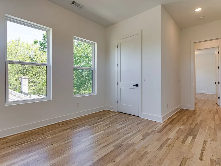 303 Riverside Dr #B — Photo 44