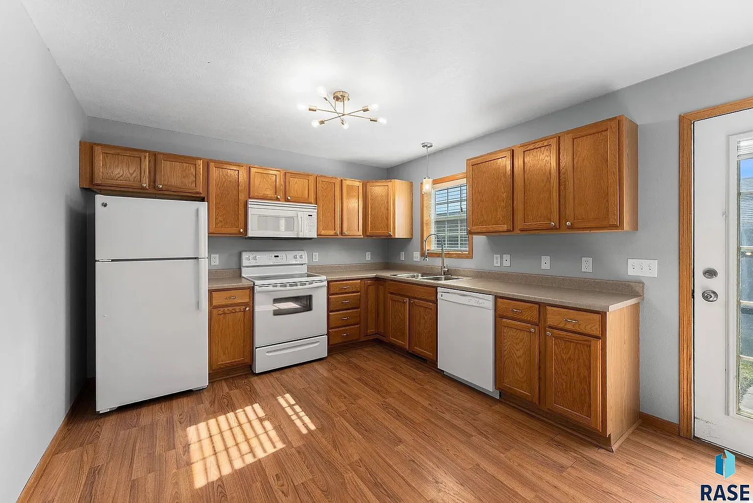 3 bed, 1684 sqft, $1,950 — Photo 2