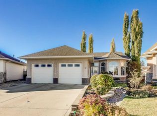 7 E Filbert Close, Sylvan Lake, AB T4S2L2