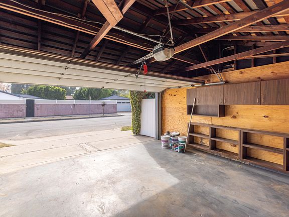 4th image of 6701 Noble Ave