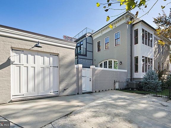 Carport and private entrance to Carriage House