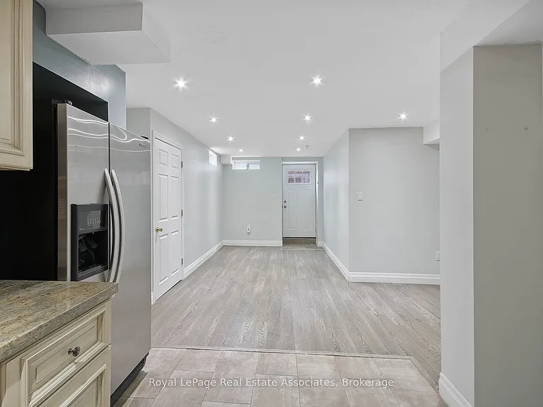 16 Sergio Marchi St #LOWER — Photo 11