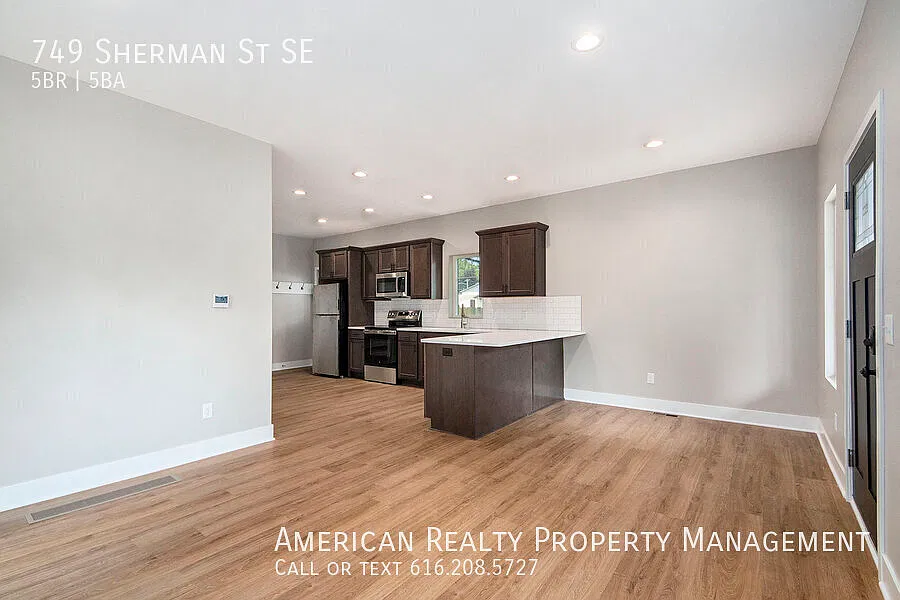 5 bed, 2000 sqft, $3,700 — Photo 3