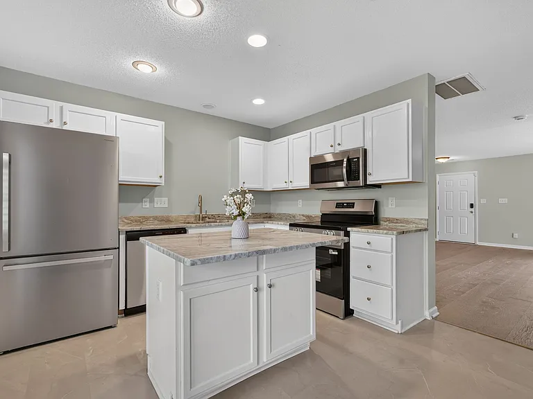80 Tannenbaum Cir — Photo 10