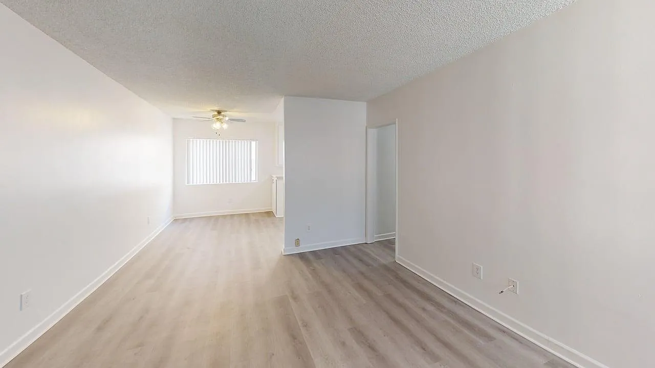 Chateau 16700 Devonshire Apartments, LLC — Photo 4