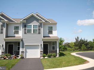 962 Still Waters Ln, Pennsburg, PA 18073