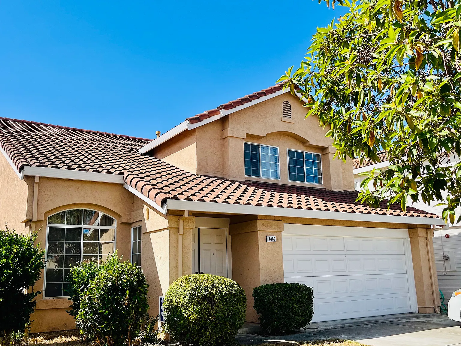 5 bed, 2356 sqft, $5,300 — Photo 1