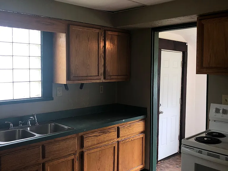 1820 Clarendon Ave — Photo 37