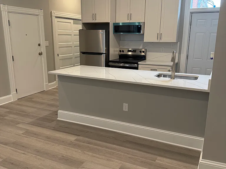 1322 W Main St #B — Photo 8